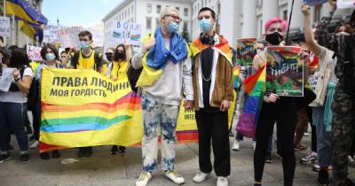 На Банковой прошла ЛГБТ-акция: обошлось без нарушений (ФОТО) - dsnews.ua - Киев