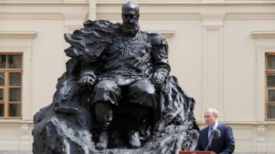 Владимир Путин - император Александр III (Iii) - Путин открыл памятник императору Александру III в Гатчине - russian.rt.com - Ленинградская обл.