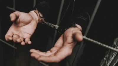 Арестованы напавшие на новосибирских полицейских. Их товарища случайно застрелили - 5-tv.ru - Новосибирск - Новосибирская обл. - Следственный Комитет