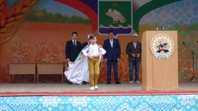 Депутат из Башкирии за свой счет одел мальчика к конкурсу - bash.news - Башкирия