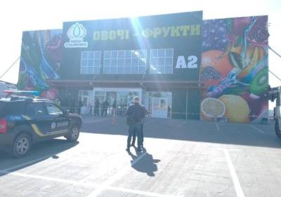 Титушки Молчановой и Туменаса уничтожают "Столичный": мародерят, запугивают и избивают людей - kp.ua