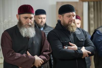 Рамзан Кадыров - Кадыров показал строительство религиозного центра в Ахмат-Юрте - kavkaz.mk.ru - респ. Чечня
