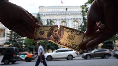 Владислав Иноземцев - Эксперт объяснил решение отказаться от доллара в ФНБ - iz.ru
