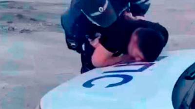 В Новосибирске преследование автомобиля с тонировкой закончилось стрельбой - vesti.ru - Новосибирск