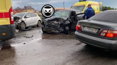 В Заре столкнулись три автомобиля, пять человек доставлены в больницу - penzainform.ru - Пенза