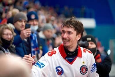 Российского шестикратного чемпиона мира по хоккею нашли мертвым - mk.ru - Новосибирск