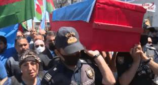 Похоронены подорвавшиеся на мине азербайджанские журналисты - kavkaz-uzel.eu - Азербайджан - район Кельбаджарский