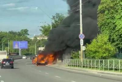 В Киеве на ходу взорвался микроавтобус - kp.ua - Украина - Киев
