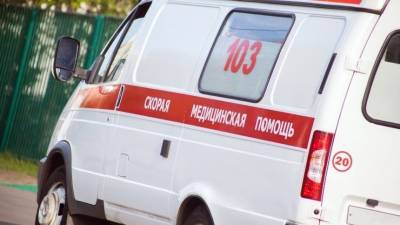 10 человек едва не погибли, когда автобус на полной скорости влетел в столб в Ярославле - 5-tv.ru - Ярославль
