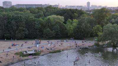 Роман Вильфанд - Вильфанд назвал сроки начала купального сезона в Москве и области - iz.ru - Москва - Московская обл.