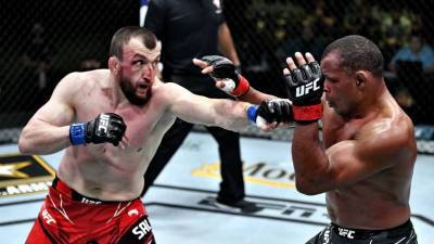 Успешное возвращение: как Салихов победил Триналдо на UFC Vegas 28 и выиграл первый бой за 11 месяцев - russian.rt.com - Сантьяго