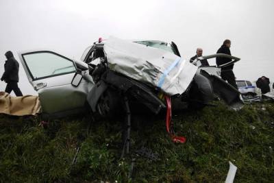 Четыре ребенка и женщина пострадали в аварии в Башкирии - ufa.mk.ru - Башкирия