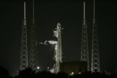 SpaceX вывела на орбиту спутник и успешно посадила ракету на платформу в океане - lenta.ru - USA - шт.Флорида