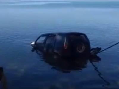 Со дна озера Тургояк достали внедорожник, утопленный во время апрельской рыбалки - u24.ru - Миасс