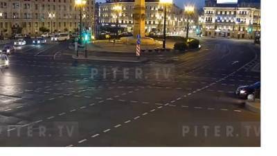 На Площади Восстания столкнулись такси и иномарка - piter.tv