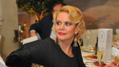 Алена Яковлева сделала пластику губ перед 60-летием - vesti.ru