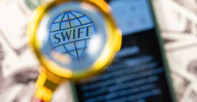 Эксперт назвал риторическим приёмом угрозы отключить Россию от SWIFT - reendex.ru - county Swift