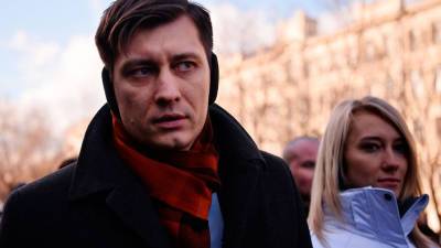 Дмитрий Песков - Дмитрий Гудков - Михаил Бирюков - Ирина Ермилова - Адвокат политика Гудкова не знает о его выезде из России - gazeta.ru