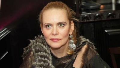 Юрий Яковлев - Алена Яковлева легла под нож хирурга, чтобы исправить ошибки молодости - 5-tv.ru
