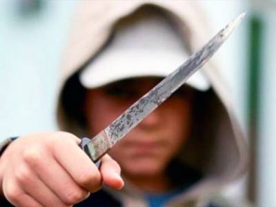 В Каменске-Уральском мужчина напал с ножом на продавщицу, чтобы его расстреляли полицейские - bloknot.ru - Свердловская обл. - Уральск