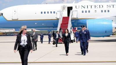 Самолет вице-президента США был вынужден вернуться на авиабазу - vesti.ru - Гватемала