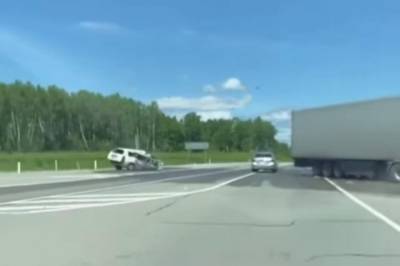 В Хабаровском крае автомобилист вылетел на «встречку» и врезался в КАМАЗ - hab.aif.ru - Хабаровский край - Хабаровск - Камаз