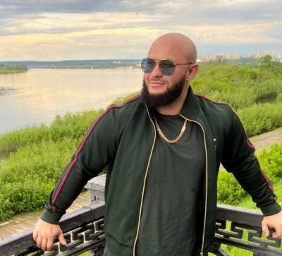 Константин Цзю - Появилось фото: рэпер Джиган прогулялся по набережной Кемерова - gazeta.a42.ru