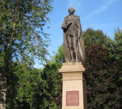 В Канаде снесли статую первого премьер-министра страны - lenta.ua - Канада