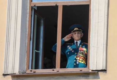 Фото: военнослужащие концертом поздравили ветерана со 100-летием в Петербурге - ivbg.ru - Санкт-Петербург