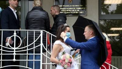 Михаил Ведерников - Псковским молодожёнам разрешили снять маски - dp.ru - Псковская обл. - Псков
