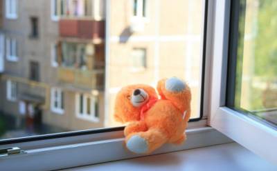 Трехлетняя девочка выпала из окна в Удмуртии - gorodglazov.com - респ. Удмуртия - район Якшур-Бодьинский