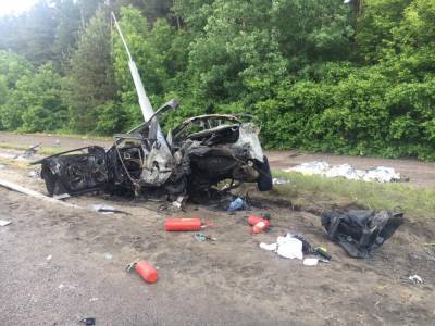 Дело о погибшей в горящей машине семье расследует следственный комитет - lipetskmedia.ru - Липецкая обл.