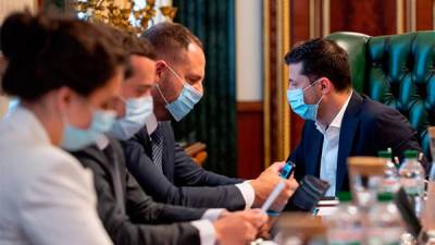 Юлия Мендель - Рада подложила сюрприз: Зачем Зеленскому референдум об олигархах - bin.ua
