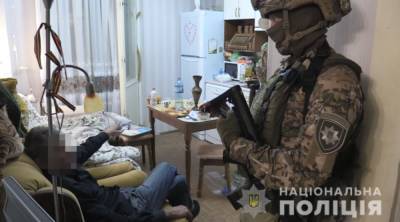 В Киеве мужчина влез в окно квартиры на 9 этаже и взял в заложницы женщину - vchaspik.ua - Киев