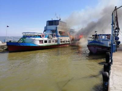 В Одесской области потушили пассажирский теплоход - odessa-life.od.ua - Одесская обл. - Белгород