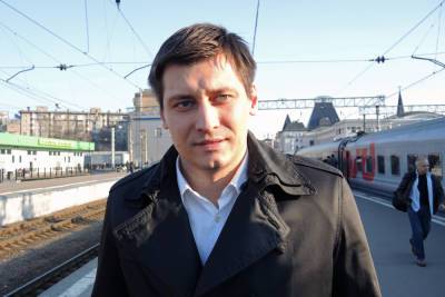 Дмитрий Песков - Дмитрий Гудков - В Кремле не следят за передвижениями Гудкова - mk.ru - Киев