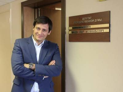 Дмитрий Гудков - Подозреваемый в экономических преступлениях экс-депутат Госдумы Дмитрий Гудков сбежал из России - bloknot.ru