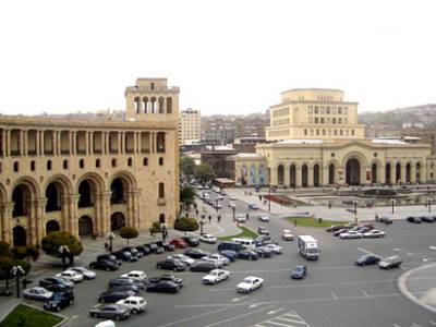 Романос Петросян - Отчет о выполнении госбюджета Армении-2020 заслушивается в пустом зале парламента - trend.az - Армения