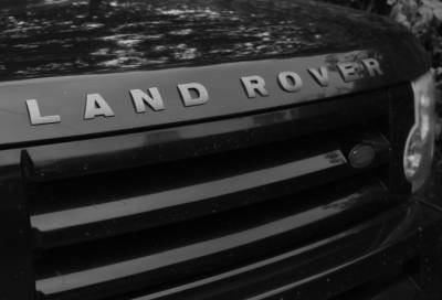 Пожилые петербуржцы устроили стрельбу из окна Land Rover на Васильевском острове - online47.ru - Ленинградская обл. - Санкт-Петербург
