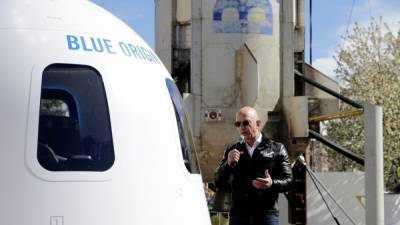 Джефф Безос - Марк Безос - Основатель Amazon и его брат полетят в космос на корабле New Shepard - svoboda.org