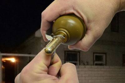 Под Мариуполем гранатой взорвали автомобиль, есть раненые - real-vin.com - Мариуполь