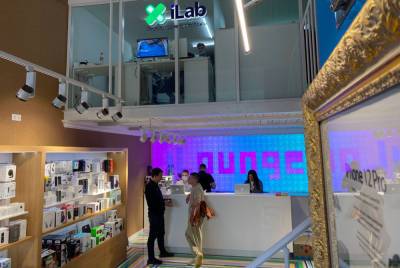 Флагманський магазин iLounge у Києві: концепт Apple & Coffee та міні-музей - itc.ua