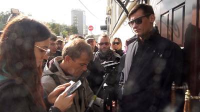 Дмитрий Гудков - Суд оштрафовал Гудкова за участие в акции в поддержку Навального - svoboda.org - Москва - Киев