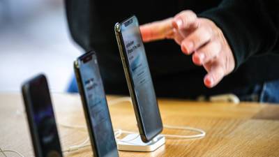 Apple выплатила "миллионы долларов" студентке за кражу интимных фото - vesti.ru - шт. Калифорния