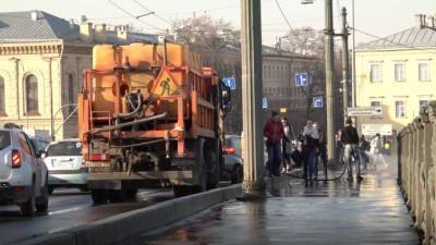 С улиц города вывезли больше тысячи кубометров мусора - piter.tv - Благоустройство