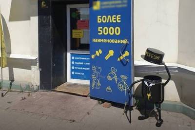 Житель Смоленска украл урну-джентльмена с одной из улиц города - mk-smolensk.ru - Смоленск