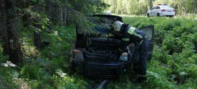Еще один автомобиль улетел в кювет на трассе в Карелии (ФОТО) - stolicaonego.ru - Мурманская обл. - республика Карелия