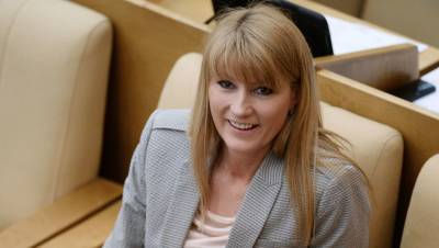 Андрей Павелко - Светлана Журова - Депутат Журова надеется, что россияне не будут надевать форму сборной Украины - gazeta.ru - Крым