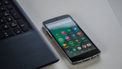 Россиянам назвали не уступающие мощным новинкам смартфоны 2020 года - inforeactor.ru