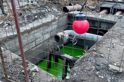 Зелёная вода в трубах на перекрёстке Анохина-Кастринская — проверка герметичности - chita.ru - Чита